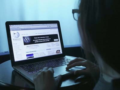 Роскомнадзор сохранил российским пользователям доступ к "Википедии", сославшись на ФСКН